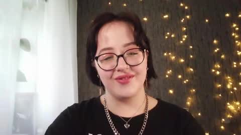 Snapshot of vanessashadow chatting on May 15, 2026, 8:43 am vanessashadow online show from May 15, 2026, 8:43 am