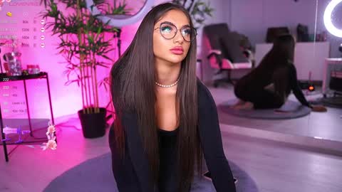 Vanessa Simon online show from January 27, 2025, 6:09 am