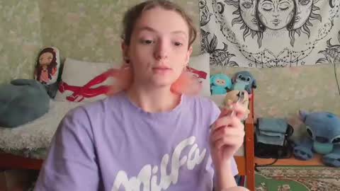 Snapshot of vanilla_arya chatting on June 5, 2026, 10:10 am Adelina online show from June 5, 2026, 10:10 am