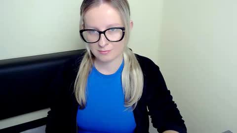 Mia online show from September 12, 2025, 6:24 am