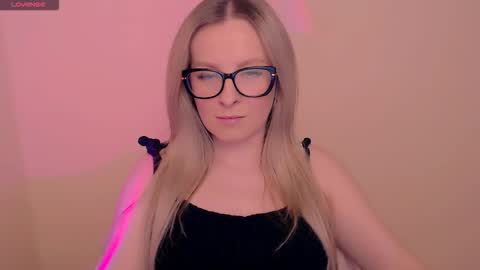 Mia online show from March 24, 2026, 7:52 pm