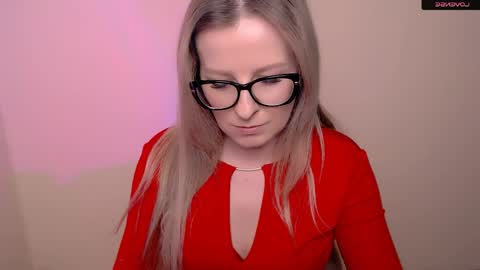 Mia online show from April 18, 2026, 7:18 pm