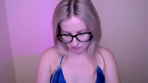 Mia online show from May 27, 2026, 4:48 pm
