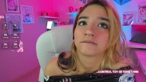 vanillafairy_ online show from June 17, 2026, 8:32 pm