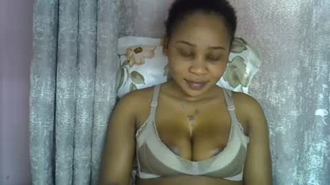 Snapshot of vanillavenus chatting on July 1, 2026, 12:29 pm vanillavenus online show from July 1, 2026, 12:29 pm