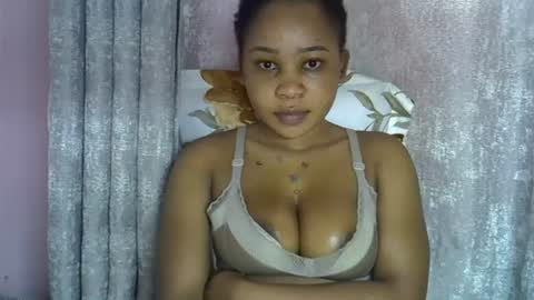 Snapshot of vanillavenus chatting on July 2, 2026, 12:00 pm vanillavenus online show from July 2, 2026, 12:00 pm