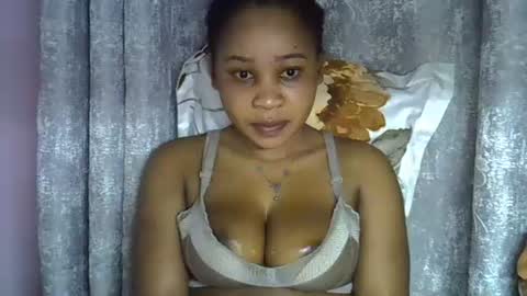 Snapshot of vanillavenus chatting on July 5, 2026, 11:23 pm vanillavenus online show from July 5, 2026, 11:23 pm