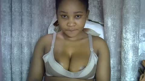 Snapshot of vanillavenus chatting on August 3, 2026, 12:32 pm vanillavenus online show from August 3, 2026, 12:32 pm