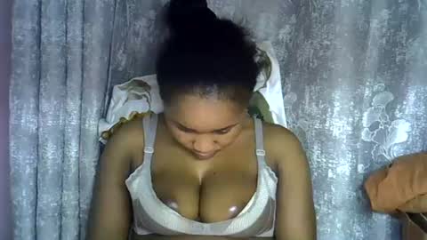 Snapshot of vanillavenus chatting on August 4, 2026, 12:36 am vanillavenus online show from August 4, 2026, 12:36 am
