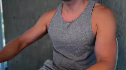 Snapshot of vanjoeofficial chatting on December 3, 2025, 10:19 pm vanjoeofficial online show from December 3, 2025, 10:19 pm