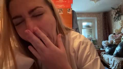 Mia online show from April 29, 2026, 5:55 am