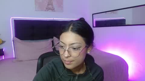 Snapshot of vannesweet_ chatting on February 18, 2026, 6:48 pm vane online show from February 18, 2026, 6:48 pm