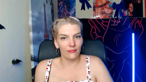 Vanessa online show from May 22, 2026, 3:28 pm