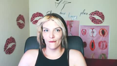 Snapshot of vanrey_ chatting on June 26, 2026, 6:40 am Vanessa online show from June 26, 2026, 6:40 am