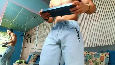 Vans Ross online show from April 1, 2026, 7:33 pm