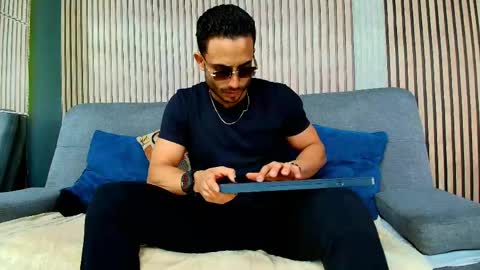 Vans Ross online show from April 20, 2026, 7:26 pm