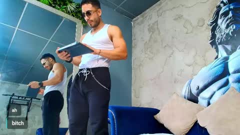 Snapshot of vans_ross chatting on May 4, 2026, 7:10 pm Vans Ross online show from May 4, 2026, 7:10 pm