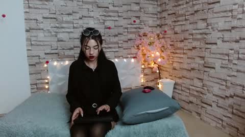 Snapshot of vanse_lust chatting on December 4, 2024, 3:37 am Karuna online show from December 4, 2024, 3:37 am