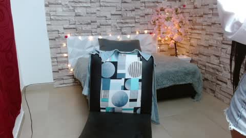 Snapshot of vanse_lust chatting on December 11, 2024, 10:49 pm Karuna online show from December 11, 2024, 10:49 pm