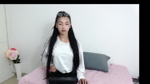 Snapshot of vanse_lust chatting on January 26, 2025, 11:39 pm Karuna online show from January 26, 2025, 11:39 pm