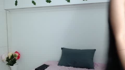 Snapshot of vanse_lust chatting on January 28, 2025, 12:36 am Karuna online show from January 28, 2025, 12:36 am