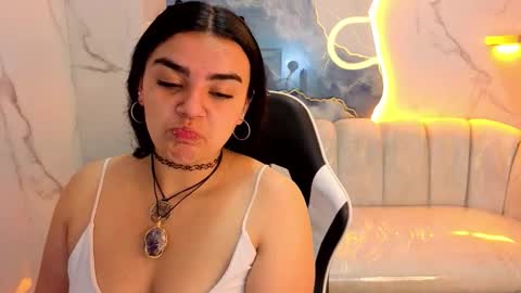 Snapshot of vany_lu_tx chatting on November 6, 2025, 1:23 pm Live 800am 200pm COLOMBIAN HOUR online show from November 6, 2025, 1:23 pm