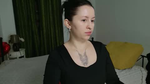 vaolietkat online show from April 3, 2026, 5:49 am