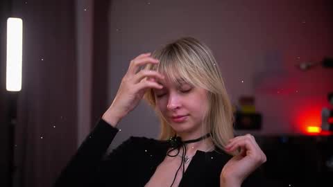 Snapshot of variety_moments chatting on December 22, 2025, 4:48 pm Heeeeey Im Hanna the art of tease online show from December 22, 2025, 4:48 pm