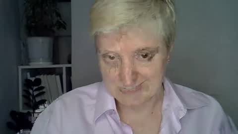 vea_motty online show from April 3, 2026, 4:05 pm