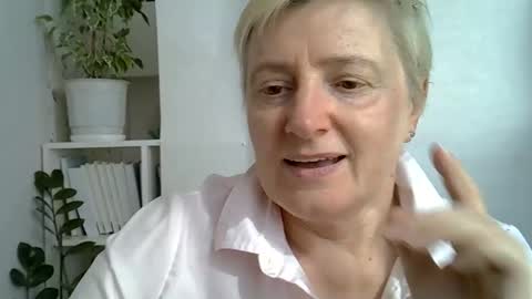 Snapshot of vea_motty chatting on April 24, 2026, 12:07 pm vea_motty online show from April 24, 2026, 12:07 pm