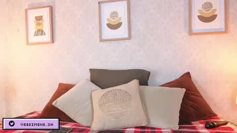 Vee Simons online show from March 7, 2026, 7:44 pm