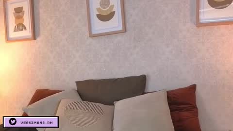 Vee Simons online show from March 13, 2026, 7:53 pm