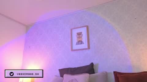 Vee Simons online show from June 1, 2026, 7:37 pm
