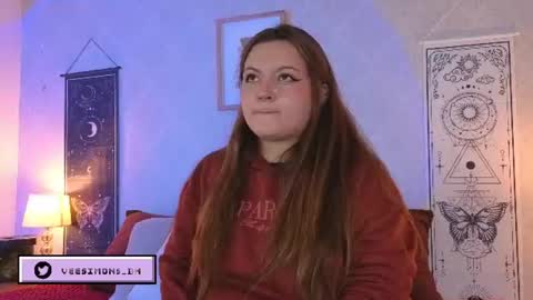 Snapshot of veesimons_dh chatting on June 22, 2026, 7:44 pm Vee Simons online show from June 22, 2026, 7:44 pm