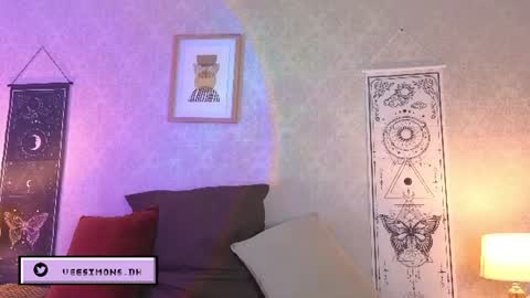 Snapshot of veesimons_dh chatting on July 7, 2026, 7:40 pm Vee Simons online show from July 7, 2026, 7:40 pm