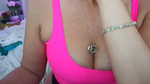 Snapshot of vegas_danielle chatting on May 19, 2026, 1:56 am Vegas Dani online show from May 19, 2026, 1:56 am