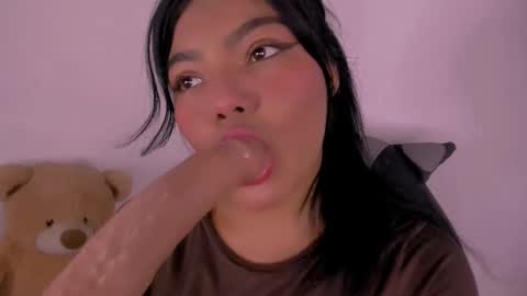 Snapshot of veky_saliva01 chatting on October 26, 2025, 3:29 pm camila online show from October 26, 2025, 3:29 pm