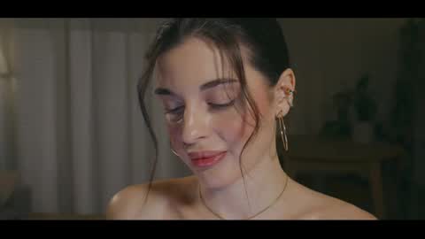 Snapshot of velavelle chatting on May 27, 2026, 8:28 pm Try to unlock online show from May 27, 2026, 8:28 pm