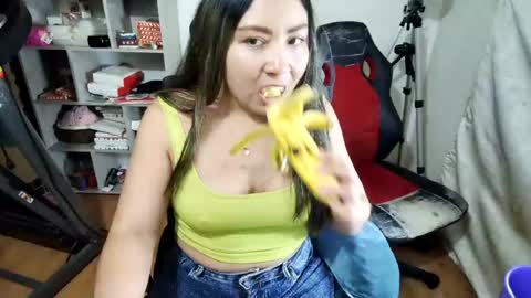Snapshot of vellarossa chatting on July 1, 2026, 4:58 am Im VelaI will be Christmas and New Year with my family December 22 to January 13 I will miss you guys. online show from July 1, 2026, 4:58 am