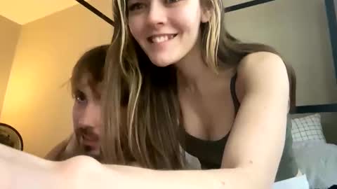 Snapshot of velmaxshaggy chatting on March 5, 2025, 8:10 pm velmaxshaggy online show from March 5, 2025, 8:10 pm