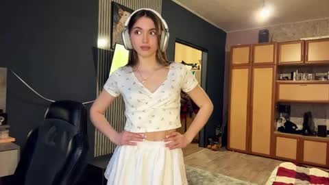 Nia online show from March 17, 2026, 3:26 pm