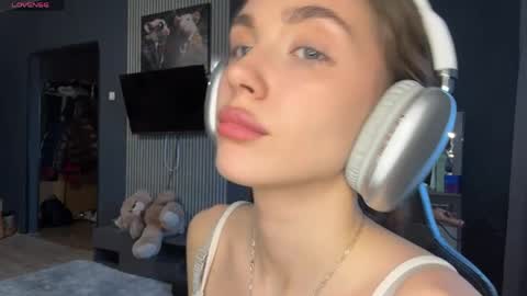 Nia online show from April 1, 2026, 3:09 pm