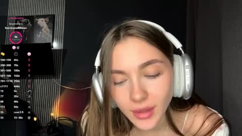 Nia online show from April 9, 2026, 3:06 pm