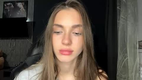 Nia online show from April 20, 2026, 6:09 pm