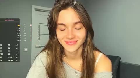 Snapshot of veluxe chatting on July 15, 2026, 4:12 pm Nia online show from July 15, 2026, 4:12 pm