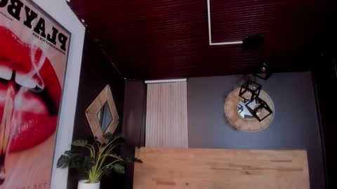 Snapshot of velvet_dreams_ chatting on February 14, 2026, 12:13 pm Isabella online show from February 14, 2026, 12:13 pm