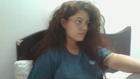 velvet_moon_v online show from April 15, 2026, 8:09 pm