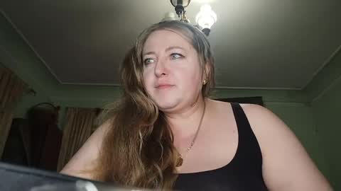 Snapshot of velvetdream884 chatting on May 14, 2026, 7:53 pm Elif online show from May 14, 2026, 7:53 pm