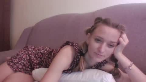 Snapshot of velvetintuition chatting on June 18, 2026, 5:19 am velvetintuition online show from June 18, 2026, 5:19 am