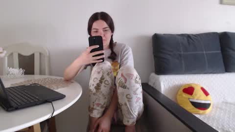 velvetmoon123 online show from March 15, 2026, 6:19 am